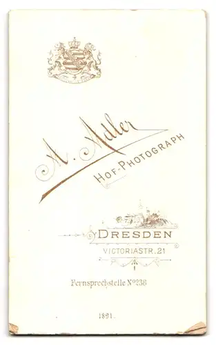 Fotografie A. Adler, Dresden, Victoriastr. 21, elegant gekleidetes Paar