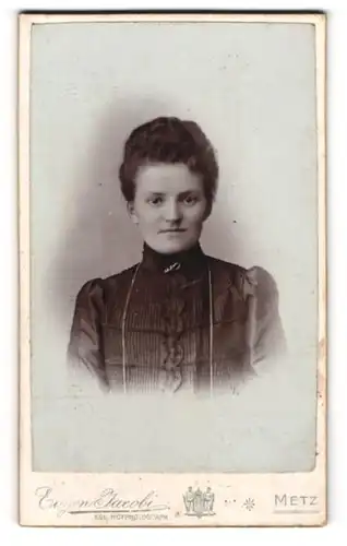 Fotografie Eugen Jacobi, Metz, Portrait einer jungen Frau