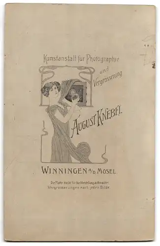 Fotografie August Knebel, Winningen a. d. Mosel, Bürgerliches Paar in hübscher Kleidung