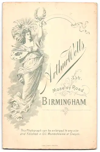 Fotografie Arthur Wells, Birmingham, 354, Moseley Road, Kleines Mädchen im Kleid mit Locken