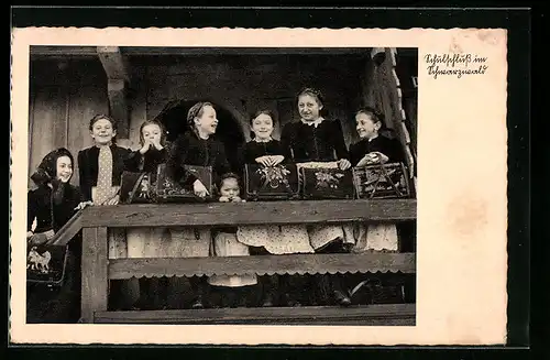 AK Schulschluss im Schwarzwald, Schwarzwälder Tracht