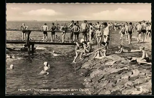 AK Husum / Nordseebad, Badeleben am Deich