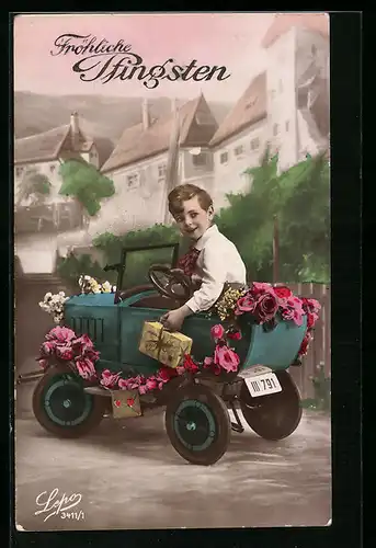 AK Bub im Blumen geschmückten Auto, Pfingstgruss