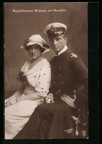 AK U-Boot, der Kapitänleutnant Weddigen in Uniform mit seiner Frau abgelichtet