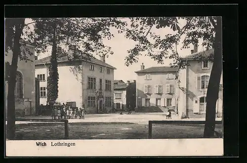 AK Wich /Lothringen, Strassenpartie mit Kindergruppe