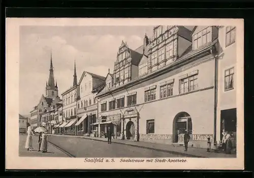 AK Saalfeld a. S., Saalstrasse mit Stadt-Apotheke