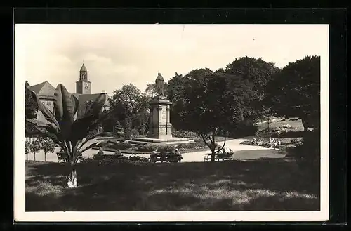 AK Troppau, Schillerdenkmal im Sommer