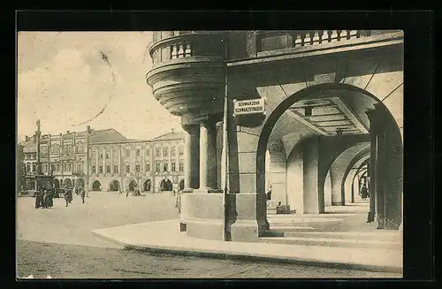 AK Neutitschein, Stadtplatz, Laubendurchblick