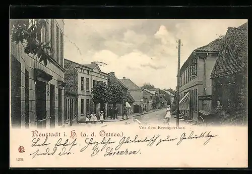 AK Neustadt, Blick in die Strasse vor dem Krempertor