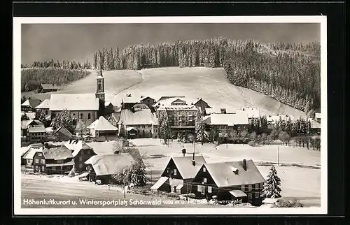 AK Schönwald / Schwarzwald, Ortspartie mit Kirche im Winter