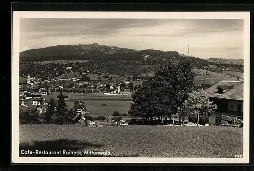 AK Mittenwald, Ortsansicht aus der Vogelschau, Blick vom Café-Restaurant Raineck