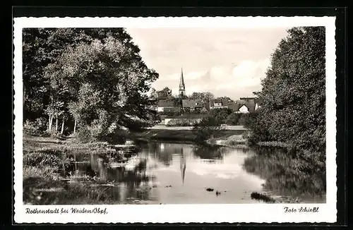 AK Rothenstadt / Opf., Flusspartie, Blick zur Kirche