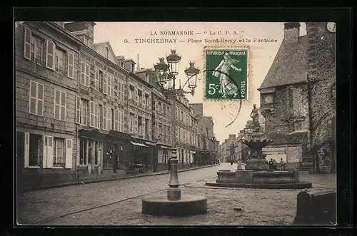 AK Tinchebray, Place Saint-Rémy et la Fontaine