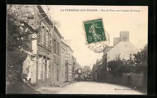 AK La Ferrière-aux-Étangs, Rue de Flers vers le centre du bourg