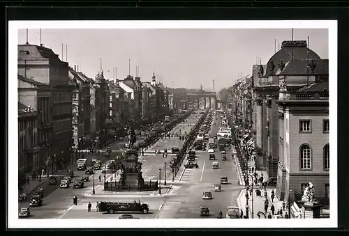 AK Berlin, Unter den Linden, Blick zum Brandenburger Tor