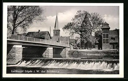 AK Lügde i. W., am Brückentor, Blick zur Kirche