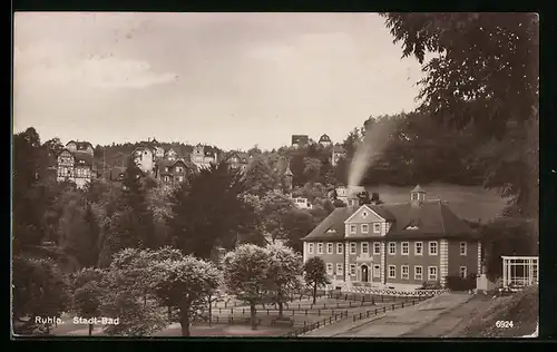 AK Ruhla in Thür., Blick auf das Stadtbad und die Villen im Hintergrund