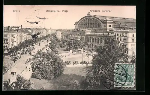 AK Berlin-Kreuzberg, Askanischer Platz, der Anhalter Bahnhof, Strassenbahnen unterwegs