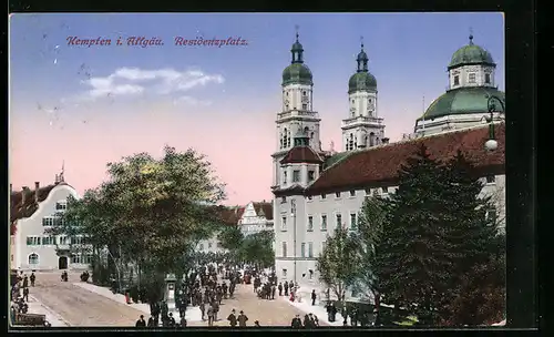 AK Kempten i. Allgäu, Passanten auf dem Residenzplatz