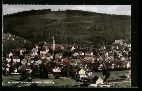 AK Arzberg im Fichtelgebirge, Generalansicht mit Lindenberg