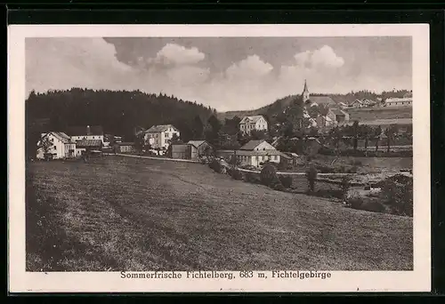 AK Fichtelberg im Fichtelgebirge, Blick zur Kirche im Ort