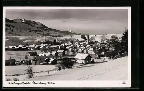 AK Nesselwang, Generalansicht im Schnee, Blick zur Kirche und zur Reuterwanne