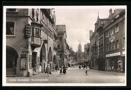 AK Lindau am Bodensee, Passanten auf der Maximilianstrasse