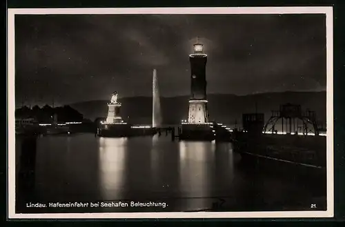 AK Lindau i. Bodensee, Hafeneinfahrt bei Seehafen Beleuchtung, Löwendenkmal und Leuchtturm