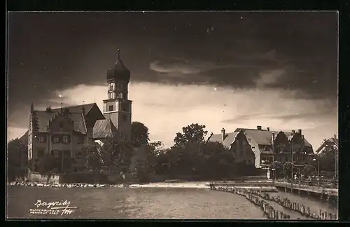 AK Wasserburg a. Bodensee, Blick von der Landungsbrücke auf die Kirche, Hotel krone am See