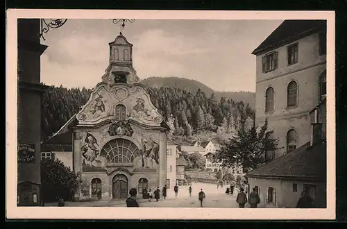 AK Füssen am Lech, Passanten an der Spitalkirche