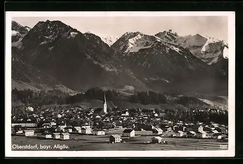 AK Oberstdorf im bayr. Allgäu, Generalansicht der Stadt vom Flugzeug aus