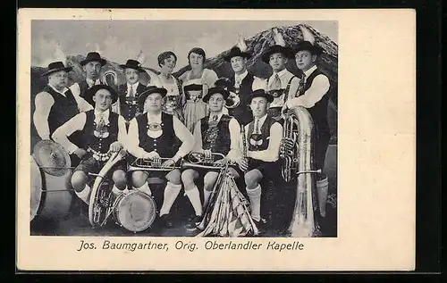 AK Original Oberlandler Kapelle unter Jos. Baumgartner, mit Instrumenten in Trachten dargestellt
