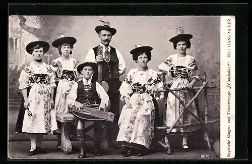 AK Bayrische Sänger- und Tänzertruppe D`Bucholder unter Hans Meder, in Trachten mit Instrumenten dargestellt