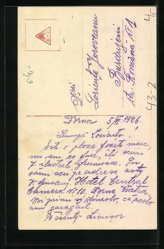 Künstler-AK Mädchen sitzt auf einem Seil im Badeanzug, Bademode