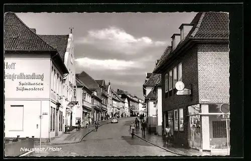 AK Neustadt in Holstein, Strasse durch den Ort