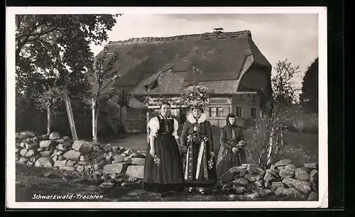AK Festliche gekleidete junge Frauen in Schwarzwälder Tracht