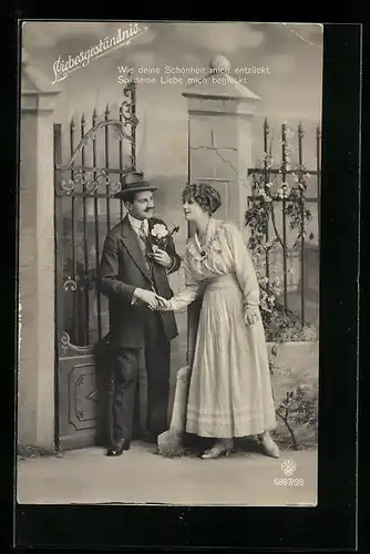 Foto-AK RPH SBW 6897 /98: Liebesgeständnis, Mann im Mantel mit Hut und einer Rose mit der Frau