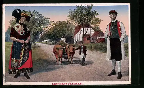 AK Dorfszene mit Bückenburger Volkstracht, Tracht Schaumburg-Lippe