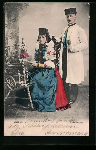 AK Junge Frau am Spinnrad posiert mit Mann in Schaumburg-Lippischer Landestracht