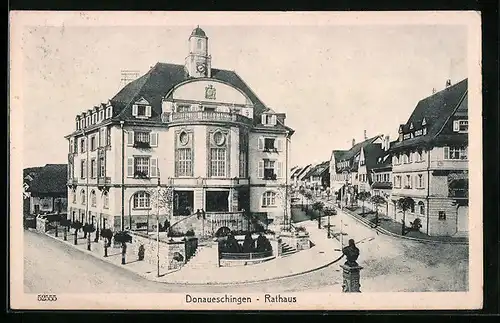 AK Donaueschingen, Strassenpartie mit Rathaus