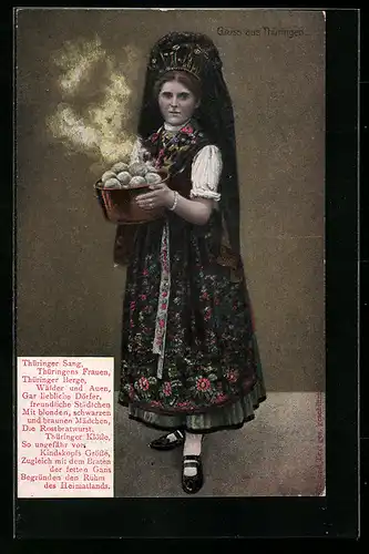 AK Es duftet so gut, Junge Frau in thüringischer Tracht serviert Klösse