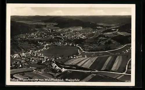 AK Waldfischbach /Rheinlandpfalz, Fliegeraufnahme vom Ort