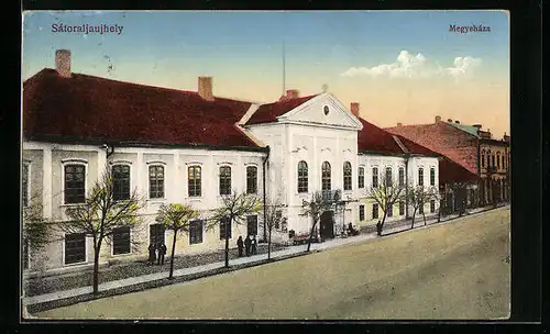 AK Sátoraljaujhely, Megyeháza, Strassenpartie mit Hausansicht