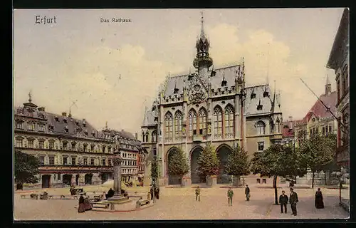 AK Erfurt, Platz am Rathaus mit Passanten