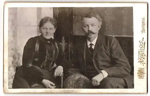 Fotografie Anton Grainer, Traunstein, Stadtplatz 52, Bürgerliches Paar in modischer Kleidung