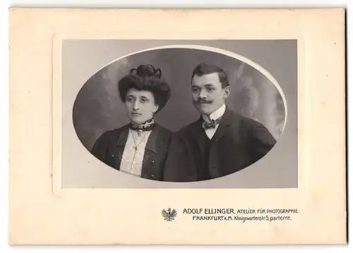 Fotografie Adolf Ellinger, Frankfurt a. M., Königswarterstr. 5, Junges Paar in eleganter Kleidung