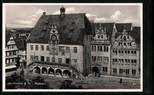 AK Heilbronn a. N., Rathaus mit Denkmal