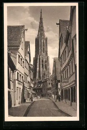 AK Ulm a. d. Donau, Strasse Walfischgasse mit Kirche