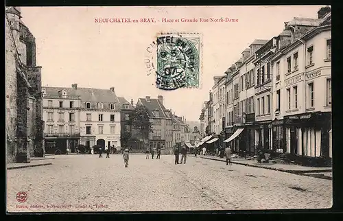 AK Neufchatel-en-Bray, Place et Grande Rue Notre-Dame