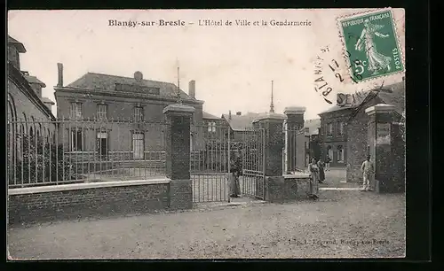 AK Blangy-sur-Bresle, L`Hotel de Ville et la Gendarmerie